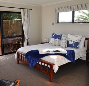 Accommodation-Baylys-Beach-Sunset-View-Lodge-bottom-floor-suites