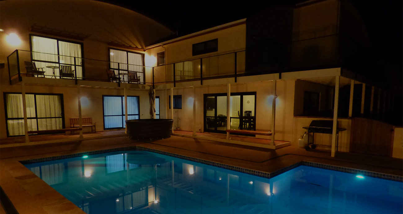 Accommodation-Baylys-Beach-Sunset-View-Lodge-pool-view